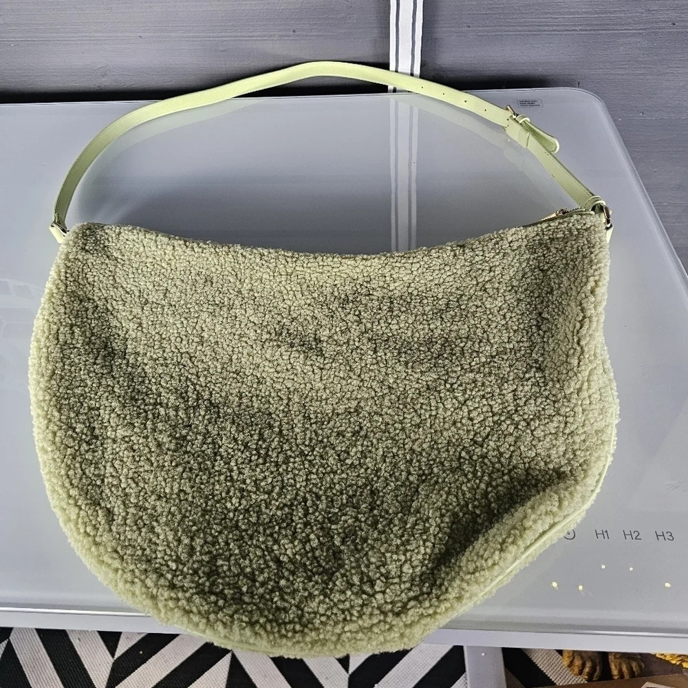 Mali & Lili Oversized sherpa bag - Picture 4 of 4